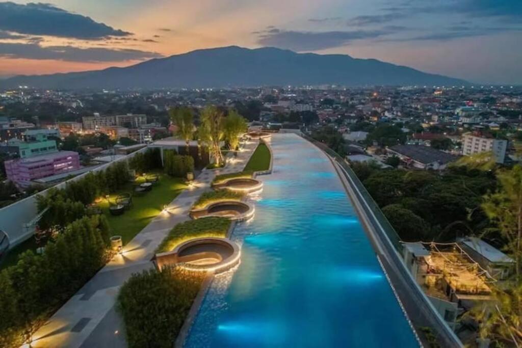 Modern Style Room With Sky Pool 古城边天际泳池公寓 Chiang Mai Esterno foto