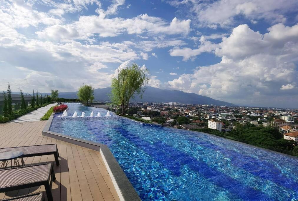 Modern Style Room With Sky Pool 古城边天际泳池公寓 Chiang Mai Esterno foto