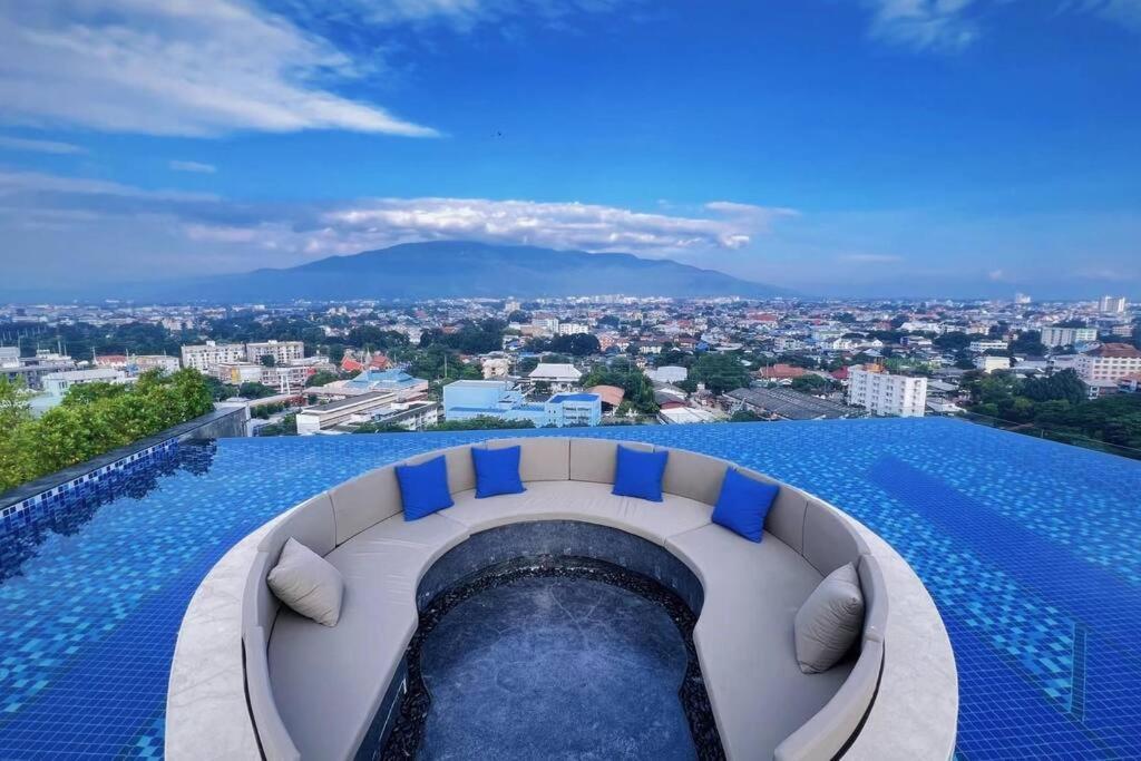 Modern Style Room With Sky Pool 古城边天际泳池公寓 Chiang Mai Esterno foto
