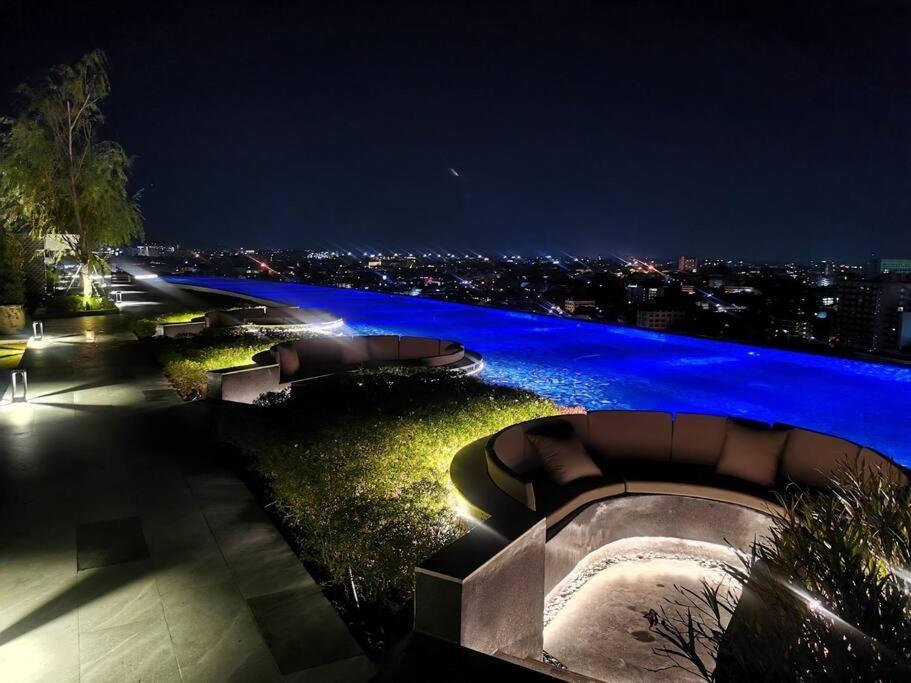 Modern Style Room With Sky Pool 古城边天际泳池公寓 Chiang Mai Esterno foto