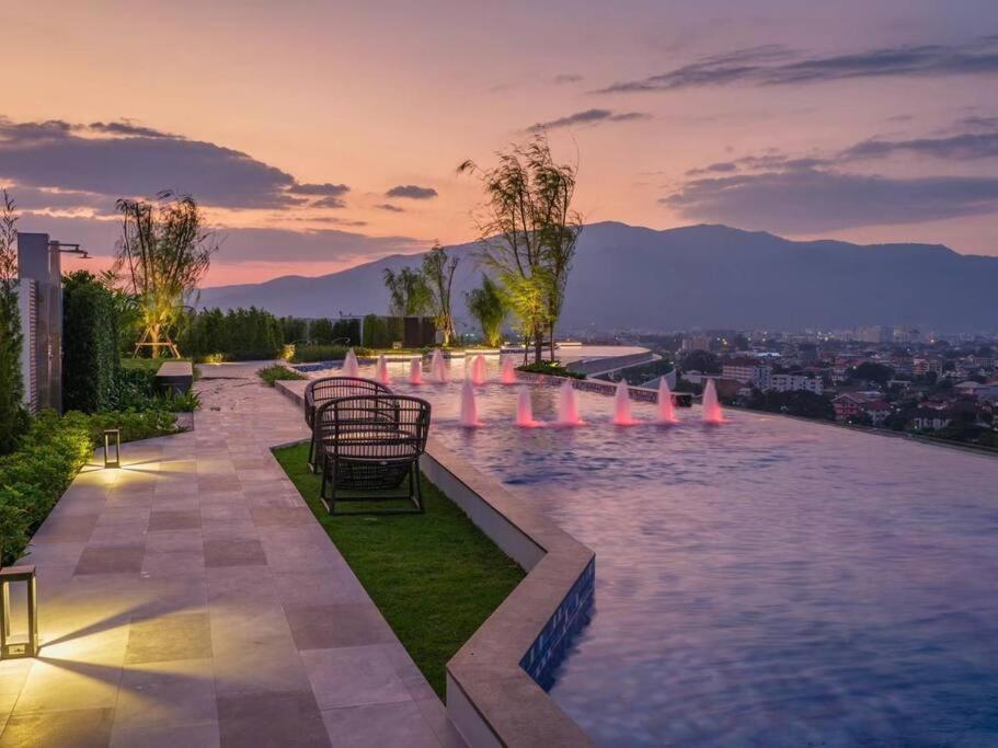 Modern Style Room With Sky Pool 古城边天际泳池公寓 Chiang Mai Esterno foto