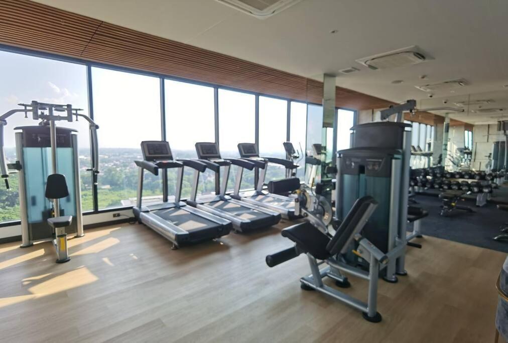 Modern Style Room With Sky Pool 古城边天际泳池公寓 Chiang Mai Esterno foto