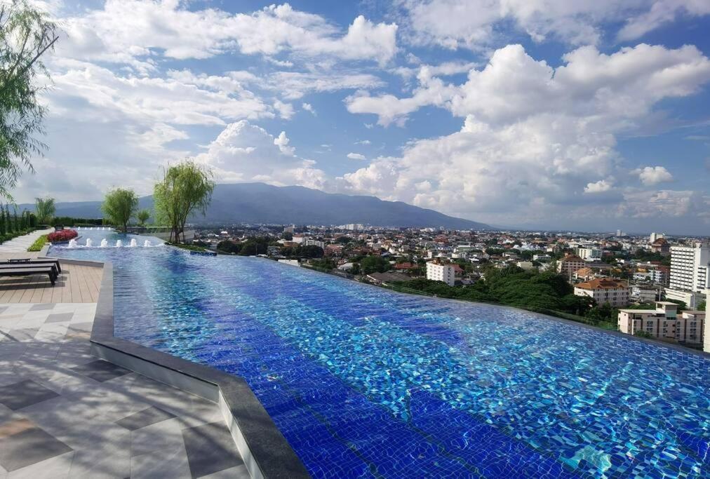Modern Style Room With Sky Pool 古城边天际泳池公寓 Chiang Mai Esterno foto