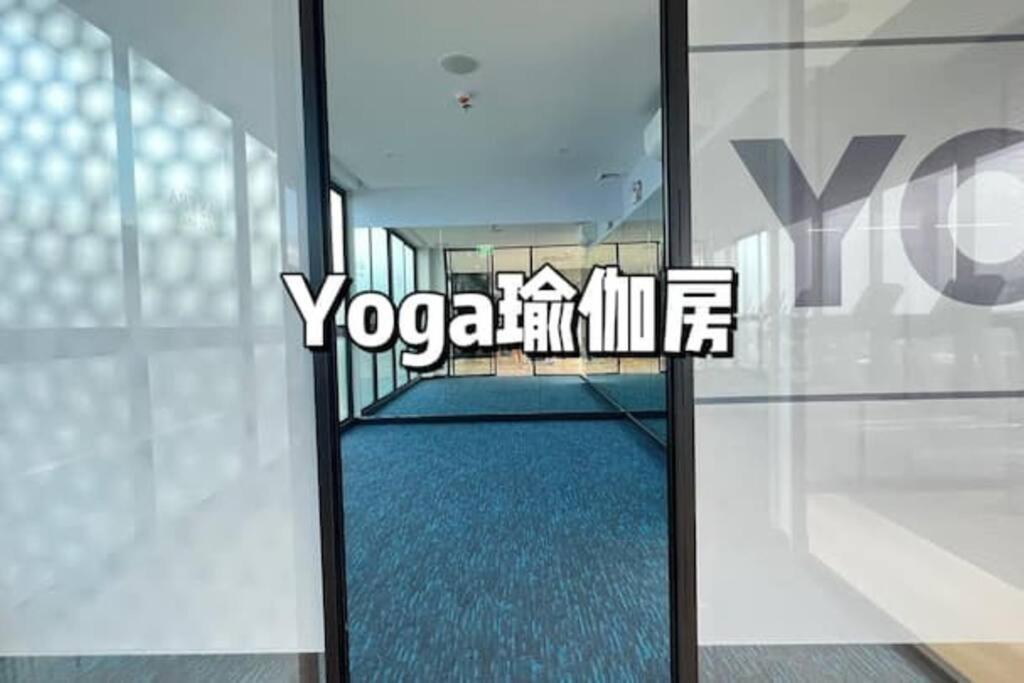 Modern Style Room With Sky Pool 古城边天际泳池公寓 Chiang Mai Esterno foto