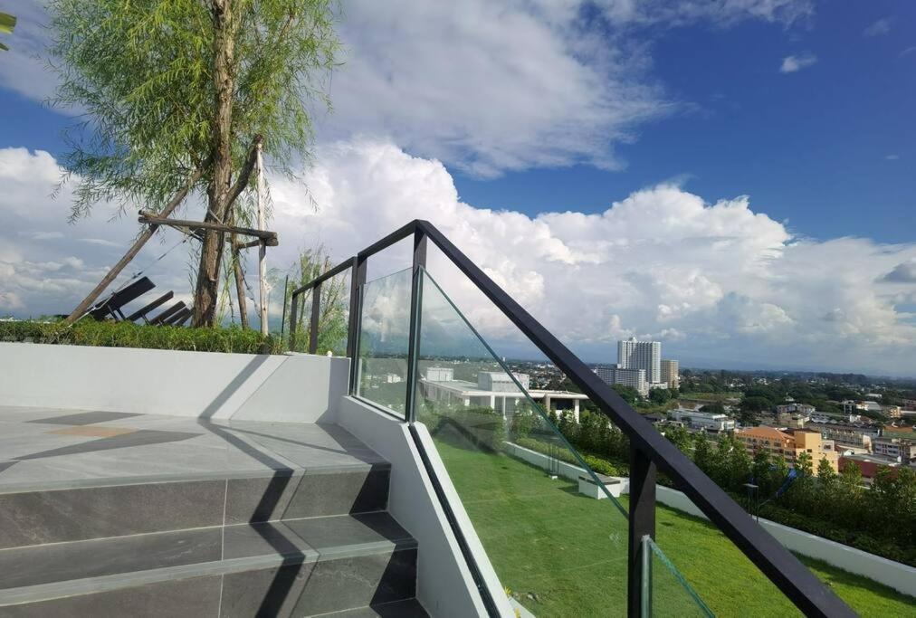 Modern Style Room With Sky Pool 古城边天际泳池公寓 Chiang Mai Esterno foto
