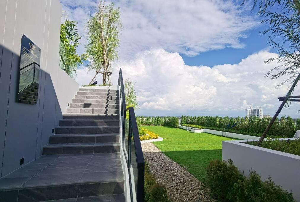 Modern Style Room With Sky Pool 古城边天际泳池公寓 Chiang Mai Esterno foto