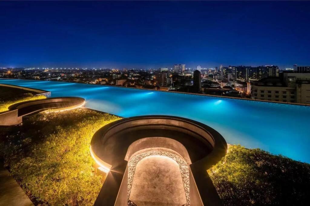 Modern Style Room With Sky Pool 古城边天际泳池公寓 Chiang Mai Esterno foto